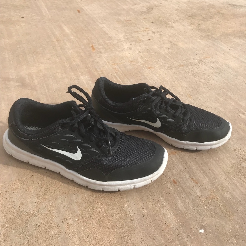 Black Nike Shoes